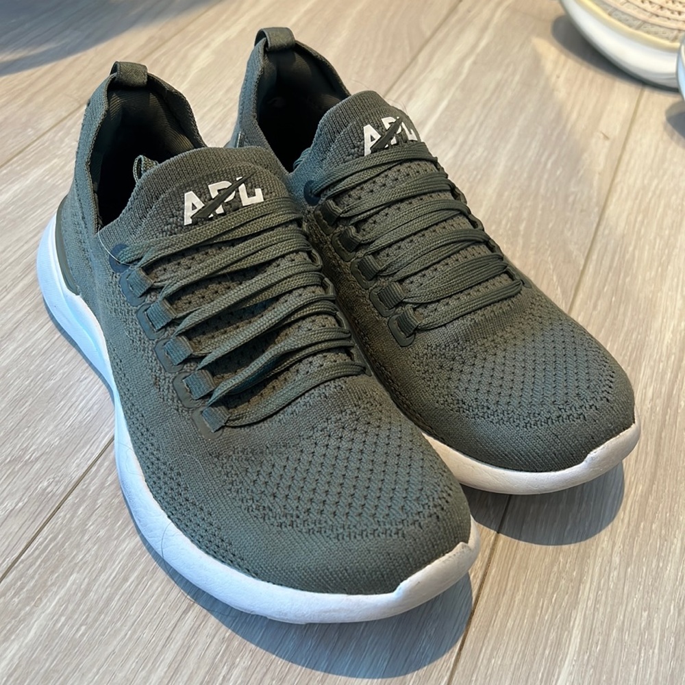 APL Techloom Breeze running shoe